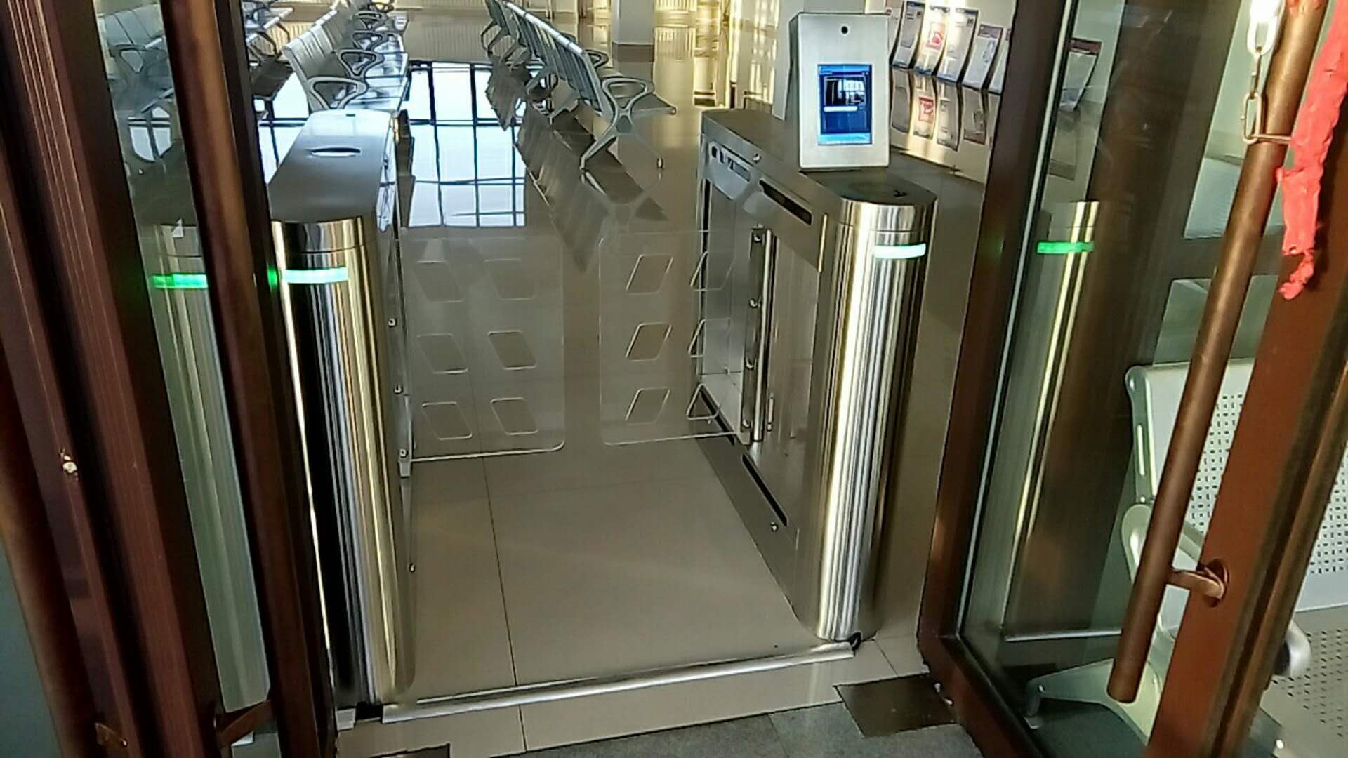 我司駕考擺閘張家口市尚義縣興通機(jī)動(dòng)車(chē)駕駛?cè)诉h(yuǎn)程考試監(jiān)管平臺(tái)