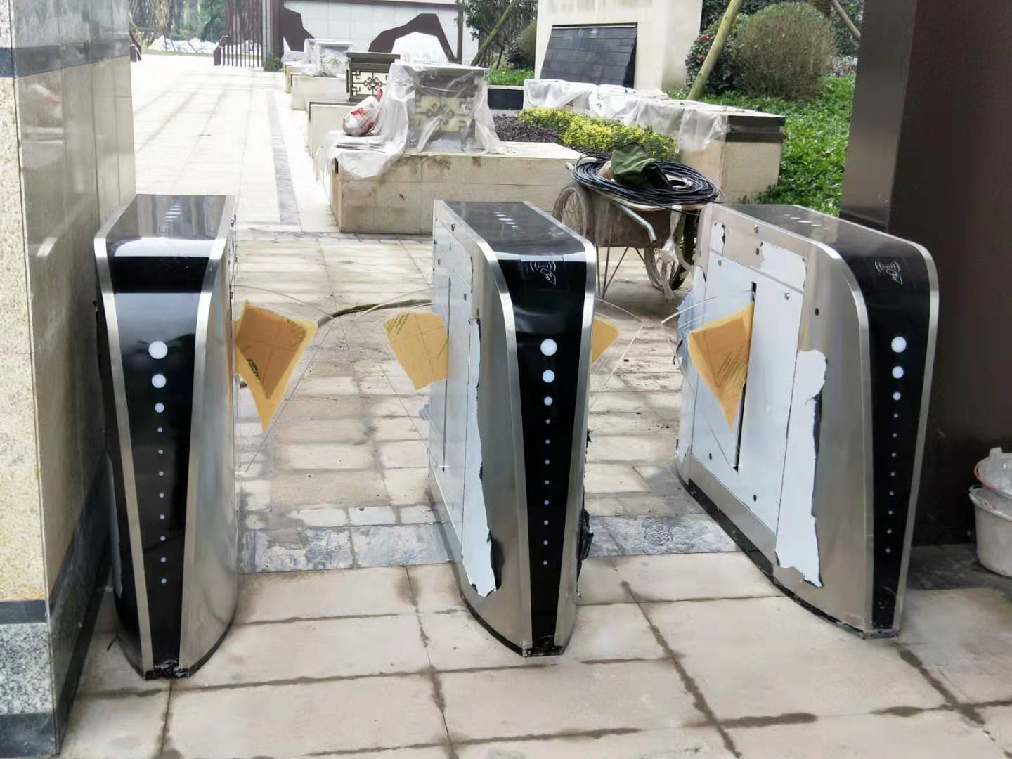 大竹縣浩揚·壹號大院2組雙通道翼閘案例