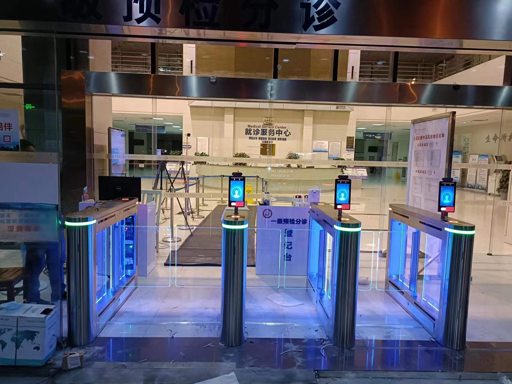 四川都江堰人民醫(yī)院天府碼核驗(yàn)閘機(jī)
